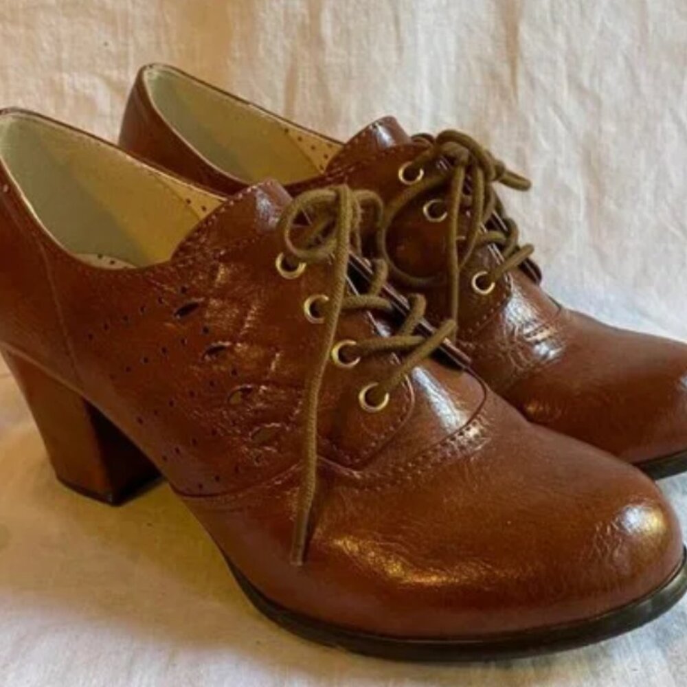 BAIT Footwear Tan Rosie Lace-Up Oxford with Side Detail Perforations Size 7.5